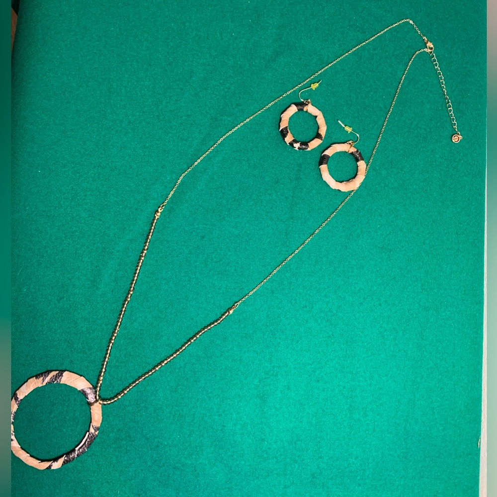 Elegant Gold and Black Necklace and Earring Set